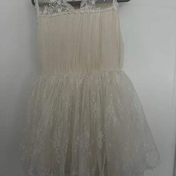 Elegant Cream Lace Dress - Picture 2 of 11